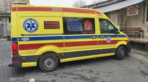 Ratownicy chcieli wycofać wypowiedzenia złożone w proteście. Do pracy nie wrócili, ich karetki stoją puste
