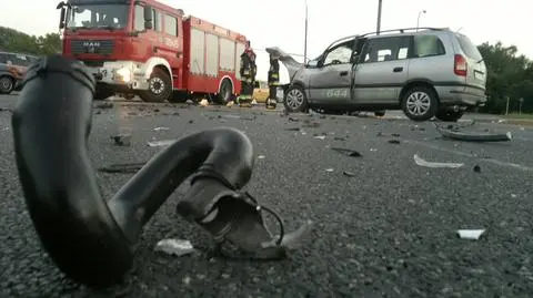 Zderzenie opla i mitsubishi. Jedna osoba ranna