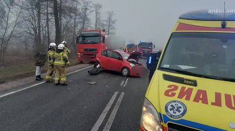 Zderzenie trzech samochodów. Są ranni