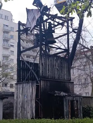 Spłonęła drewniana dzwonnica na Pradze