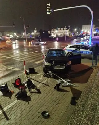 He ended his reckless driving at the traffic light