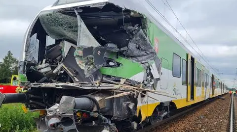 Tir zderzył się z pociągiem, zginął maszynista. Kierowca usłyszał zarzuty