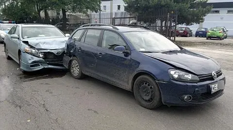 Zderzenie 3 samochodów. 2 kobiety ranne