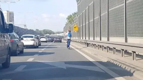 Hulajnogą po ekspresówce. "Skrajna nieodpowiedzialność"