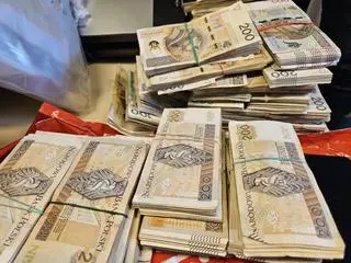 Narkotyki, broń i gotówka znalezione u 46-latka