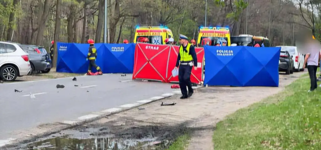 Śmierć przy cmentarzu. Motocyklista wjechał w ludzi