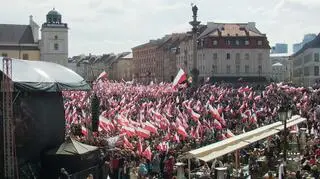 Dwa polityczne marsze w Warszawie. Decyzja ministra spraw wewnętrznych