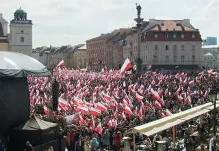 Dwa polityczne marsze w Warszawie. Decyzja ministra spraw wewnętrznych