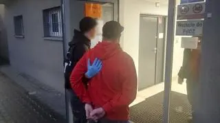 Posługiwał się fałszywym dokumentem. Miał narkotyki