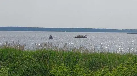 Akcja służb na Zalewie Zegrzyńskim. "Mężczyzna nagle zniknął pod wodą"