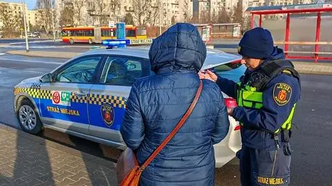 Strażnicy miejscy pomogli zagubionej seniorce 