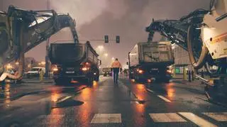 Wymiana asfaltu w alei Krakowskiej. Dwa pasy ruchu zamknięte