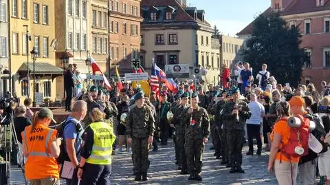 Warszawska Akademicka Pielgrzymka Metropolitalna opuściła plac Zamkowy 
