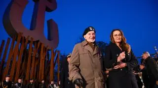 Weteran Powstania Warszawskiego Leszek Żukowski i wiceprezydentka Warszawy Renata Kaznowska 