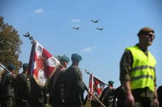 Samoloty i helikoptery nad Wisłostradą