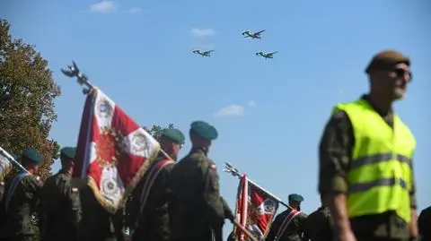 Samoloty i helikoptery nad Wisłostradą