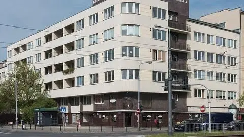W tej kamienicy nie ma lokalu numer "13". Koniec remontu podwórza Domu Wedla