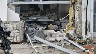Samochód uderzył w budynek Instytutu Lotnictwa 