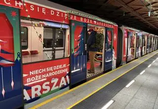 "Maszynista nie wyhamował", uszkodził świąteczny pociąg metra