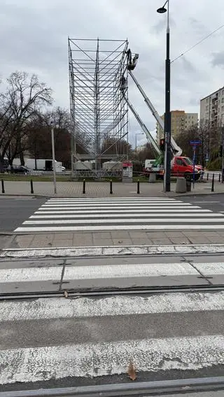 Z Muranowa znika reklama gigant