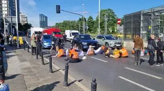 Protest Ostatniego Pokolenia przy Dworcu Gdańskim