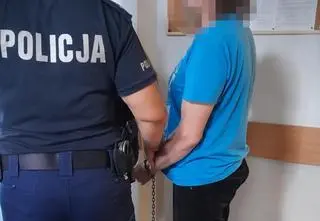 "Cios w okolice szyi". Odpowie za próbę zabójstwa brata