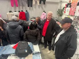 W boksie z kupcami został Piotr Ikonowicz