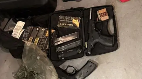 Narkotyki, broń i gotówka znalezione u 46-latka