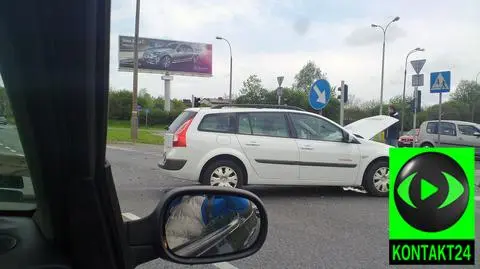 Trzy rozbite samochody w Dolinie Służewieckiej
