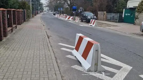 Betonowe zapory na ulicy Bukowieckiej
