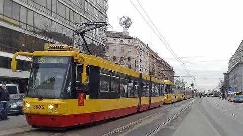 Przewróciła się i zatrzymała tramwaje