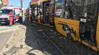 Zderzenie samochodu i tramwajów