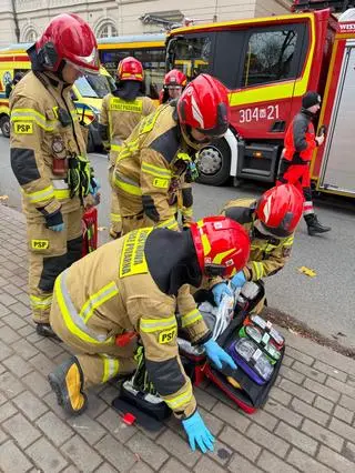 Akcja służb po wypadku w alei "Solidarności"