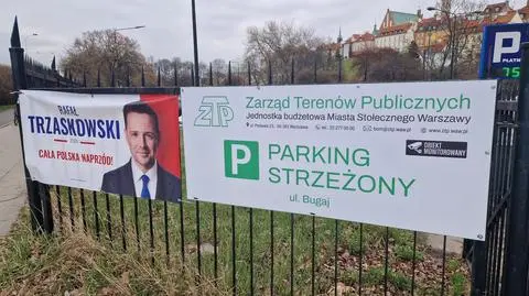 Baner wyborczy na miejskim parkingu