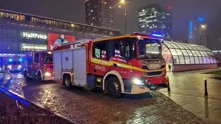Strażacy na stacji metra Centrum