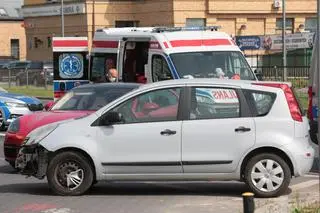 Samochód przebił bariery na Powsińskiej