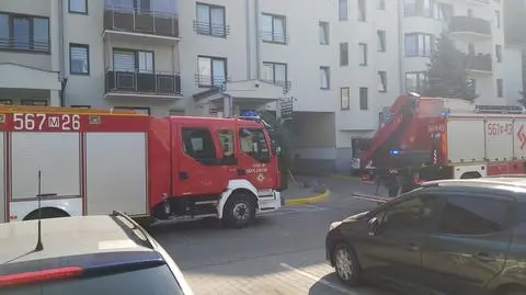 Dziewczynka spadła ze schodów. Została przewieziona do szpitala