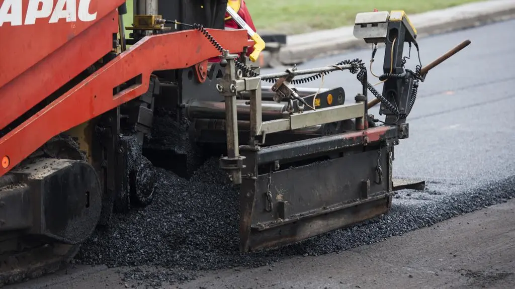Układają nowy asfalt na Jagiellońskiej. Zmiany w ruchu