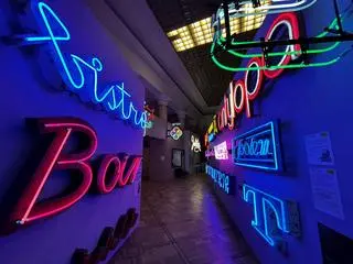 Muzeum Neonów w Pałacu Kultury i Nauki 