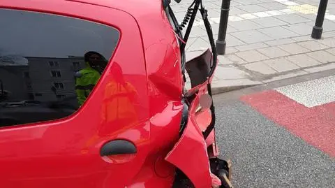 Autobus, toyota i land rover. Zderzenie na Czarnieckiego