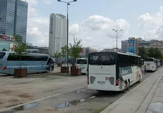 Duma i prowizorka. Obok nowego placu wiecznie tymczasowy parking