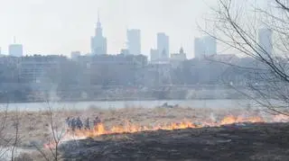 Pożar przy moście Świętokrzyskim