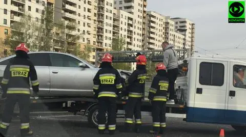 Audi wjechało w barierki na Powstańców Śląskich