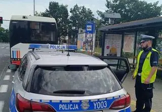 Kupił dwie "małpki" i wypił na przystanku. Decyzja prokuratury w sprawie kierowcy autobusu