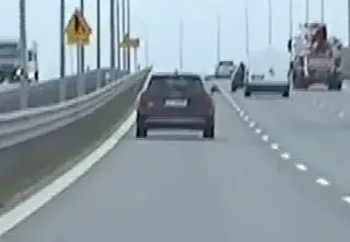 Na liczniku 200 kilometrów na godzinę. "Jadących wolniej ponaglał, mrugając światłami"
