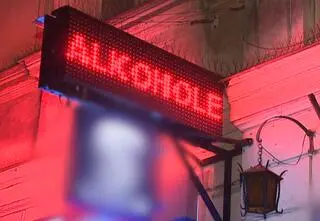 Radni w Warszawie nie chcieli nocnej prohibicji, w sąsiednim mieście przeszła niemal jednogłośnie
