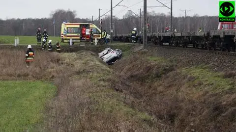 Wypadek na przejeździe kolejowym pod Garwolinem. Przyleciał śmigłowiec LPR
