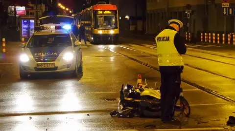 Motocyklista zderzył się z osobówką na Woli