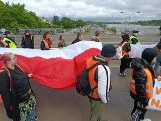 Ostatnie Pokolenie na moście Śląsko-Dąbrowskim