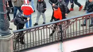 Policja publikuje zdjęcia osób, które mogą mieć związek z podpaleniem mieszkania